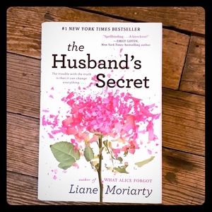 the Husbands Secret by Liane Moriarty (hardback)